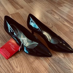 Black patent leather pumps